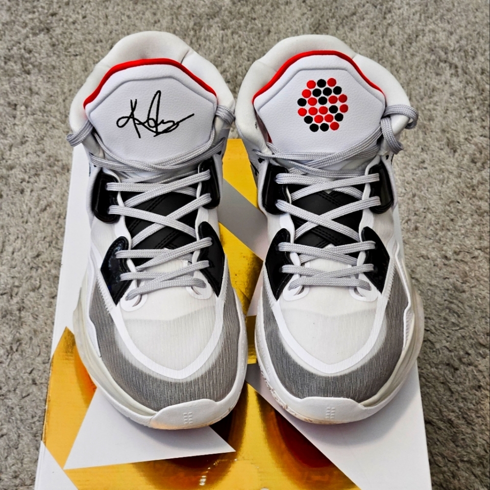Nike kyrie infinity White & Blk